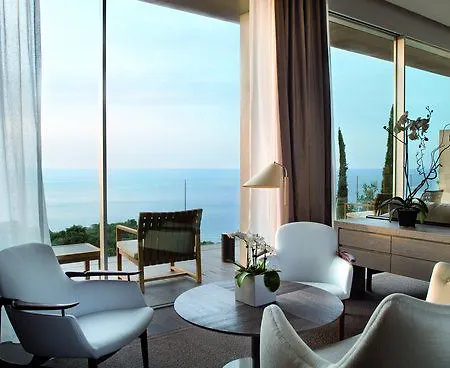 La Reserve And Hotel