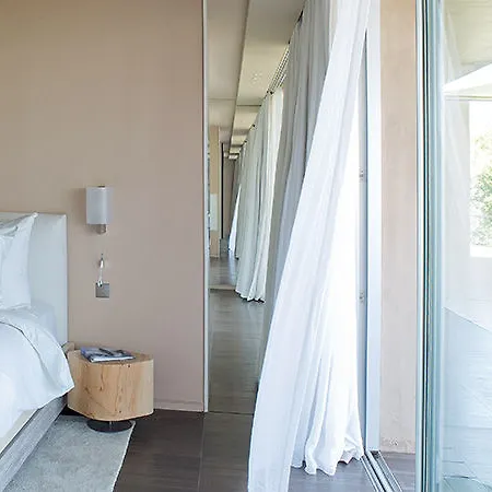 Szálloda La Reserve And 5*